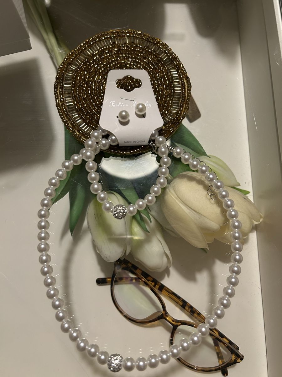Sonstiger Schmuck: 3-teiliges Schmuckset mit Kunstperlen – Neu und originalverpackt aus St. Gallen von avl_k5my