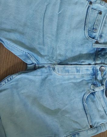 Blue Ridge Jeansshorts hellblau Grösse W28 neuwertig