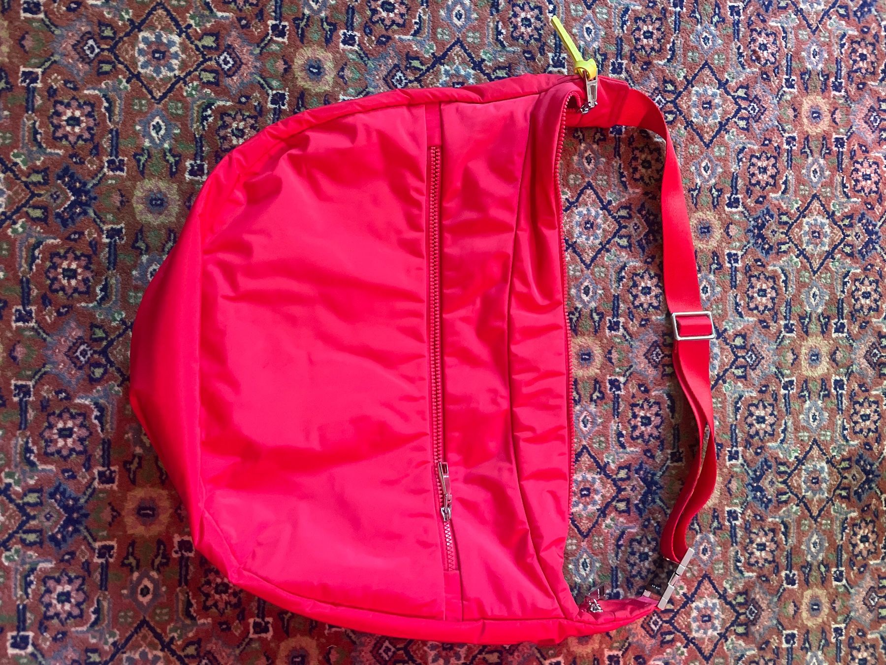 Vivi Mari Borse: VIVI MARIE padded hip bag oversized- true red – Usato da Wettingen venduto da Sonnenkuss 1