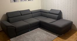 Graues Ecksofa mit Schlaffunktion - Top Zustand!