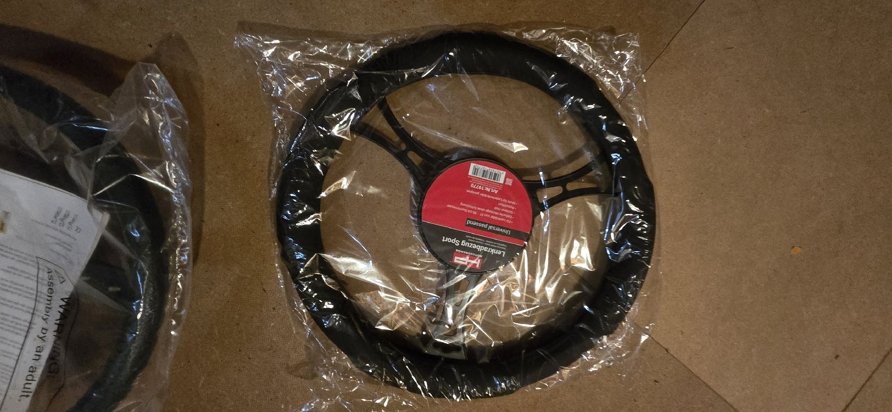 Sonstiges Fahrzeugzubehör: Lenkrad Überzug – Neu und originalverpackt aus Ermatingen von Wamba