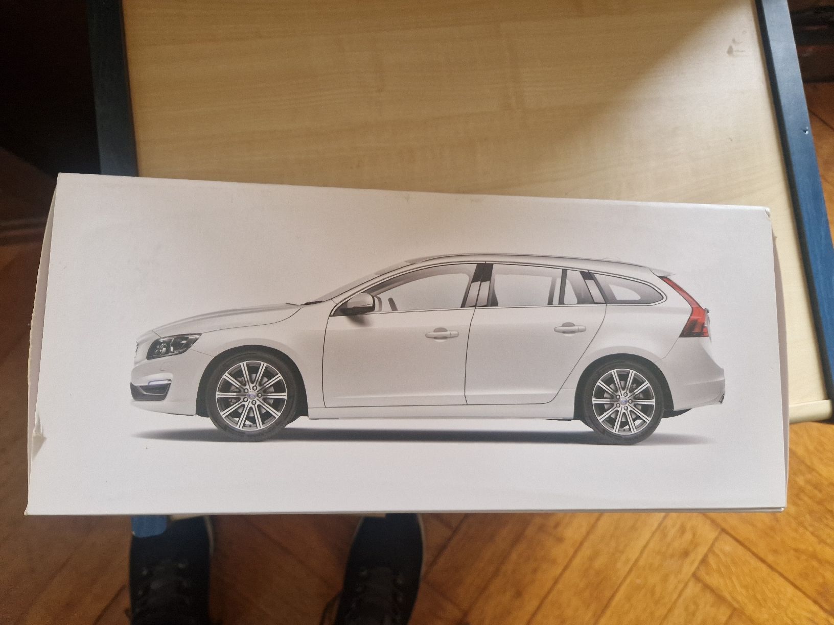 Volvo Modellautos: Rarer Volvo V60 T5 1:18 – Neu und originalverpackt aus Safenwil von saavo 6