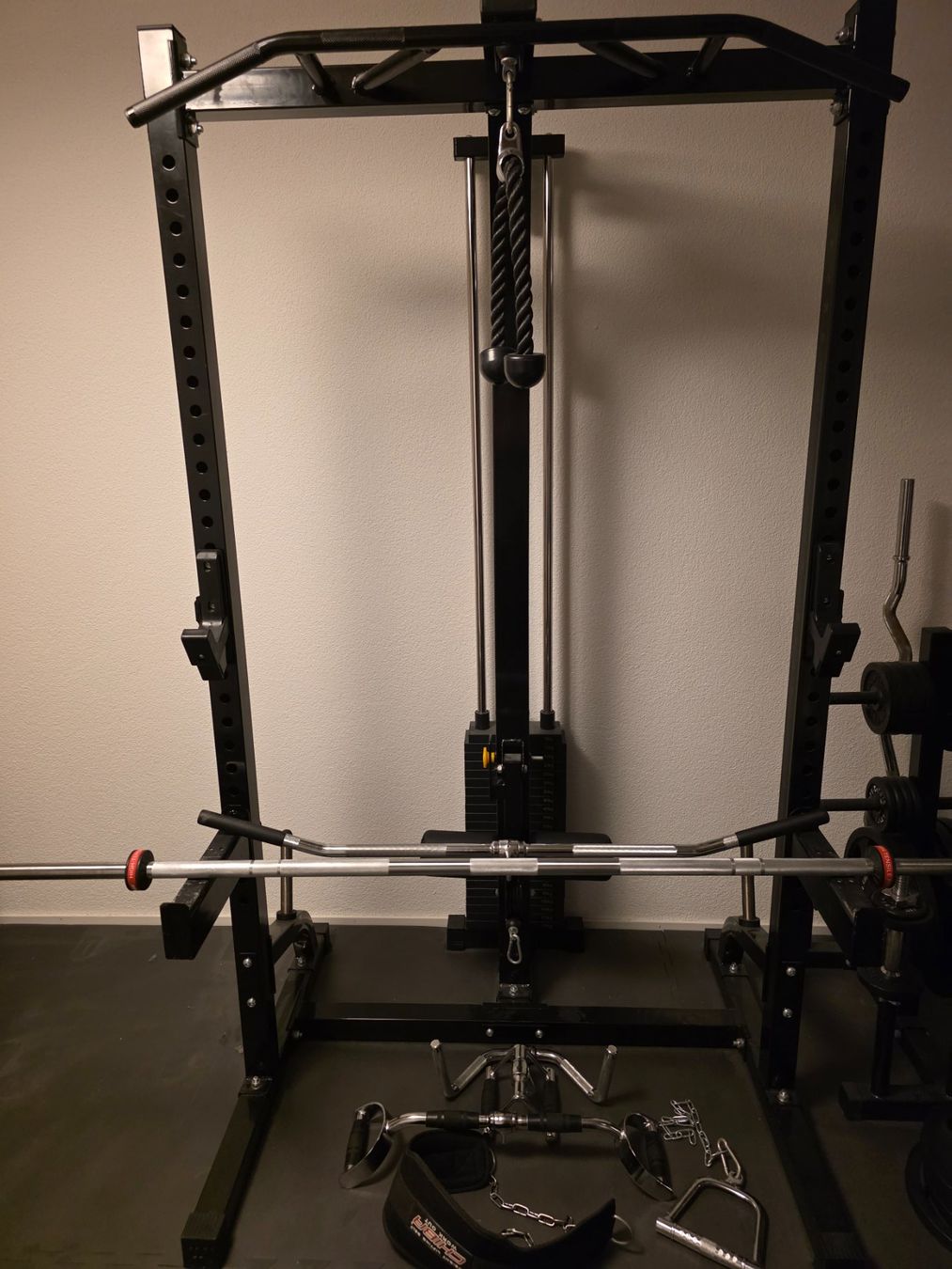 Hometrainer: MEGATEC Half Rack mit Latzug Stack Weight + Zubehoer – Gebraucht aus Winterthur von mor_59zb