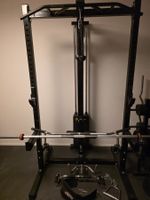 MEGATEC Half Rack mit Latzug Stack Weight + Zubehoer