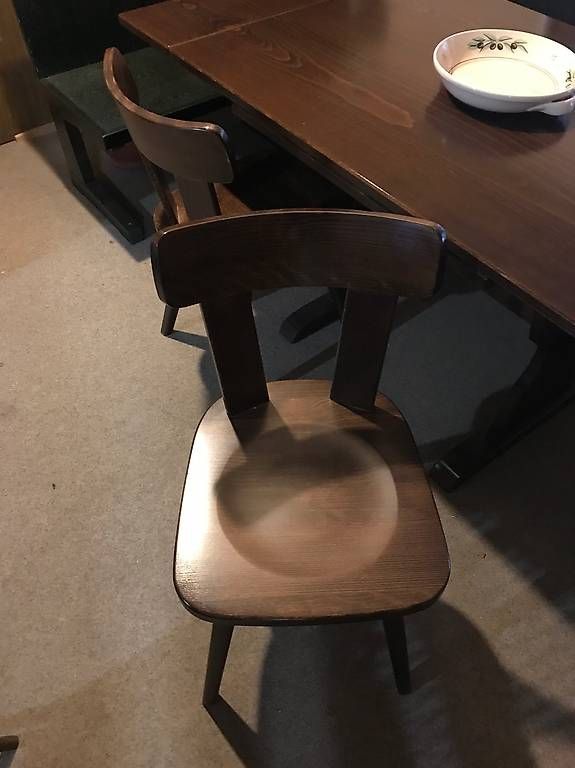 Set de table et chaises: Eckbank in Eichenholz Esstisch mit 3 Stühlen in Buche – D'occasion à Bazenheid par arthur51 3