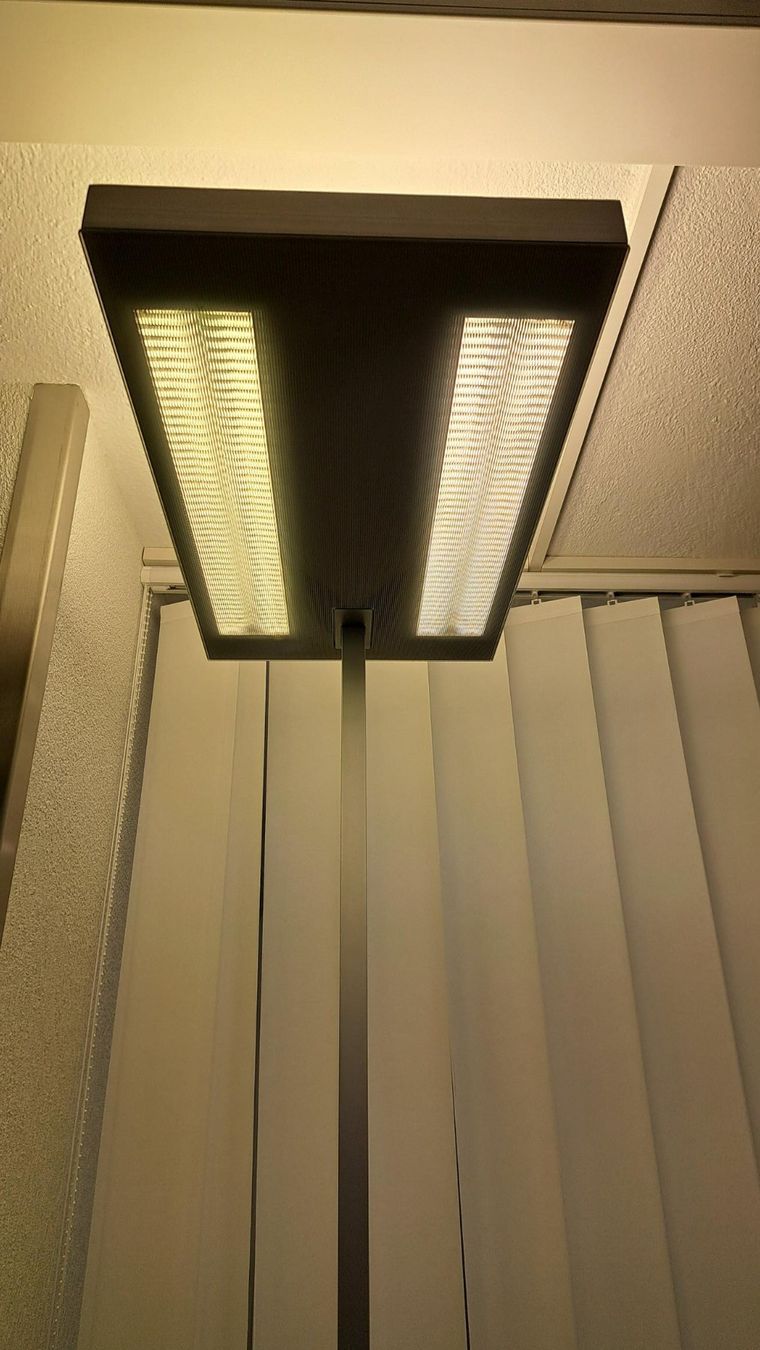 Lampade: Waldmann Stehleuchte grau ab Showroom / Eigengebrauch – Usato da Zofingen venduto da BBAG4800 1