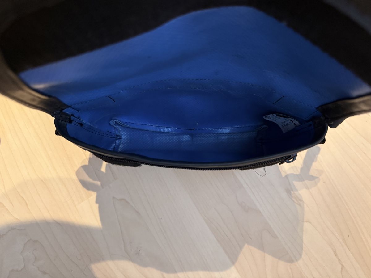 Freitag Borse: Freitag Umhängetasche blau – Usato da Eggersriet venduto da Iodkali 3