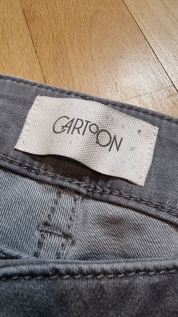 Jeans: Cartoon  Hose Größe  36/38 – Gebraucht aus Wald ZH von CapLux 5