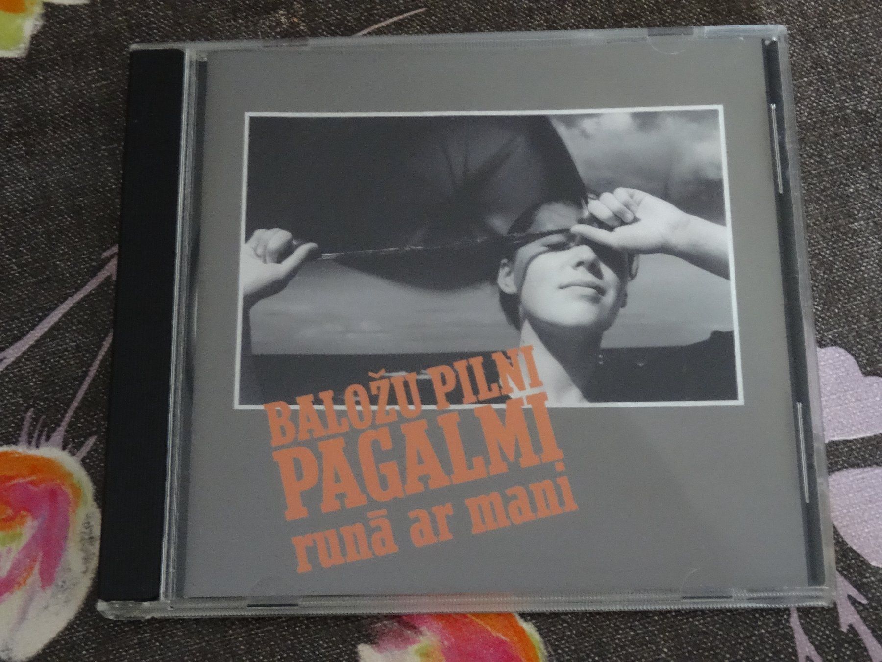CD: Balozu Pilni Pagalmi - Runa ar mani CD – Usato da Olten venduto da Disc-Ausverkauf