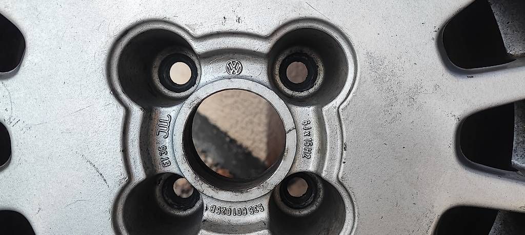 Volkswagen Pneumatici & Ruote complete: VW Golf2 Corrado Alufelgen Original – Usato da Niederuzwil venduto da disc01 2