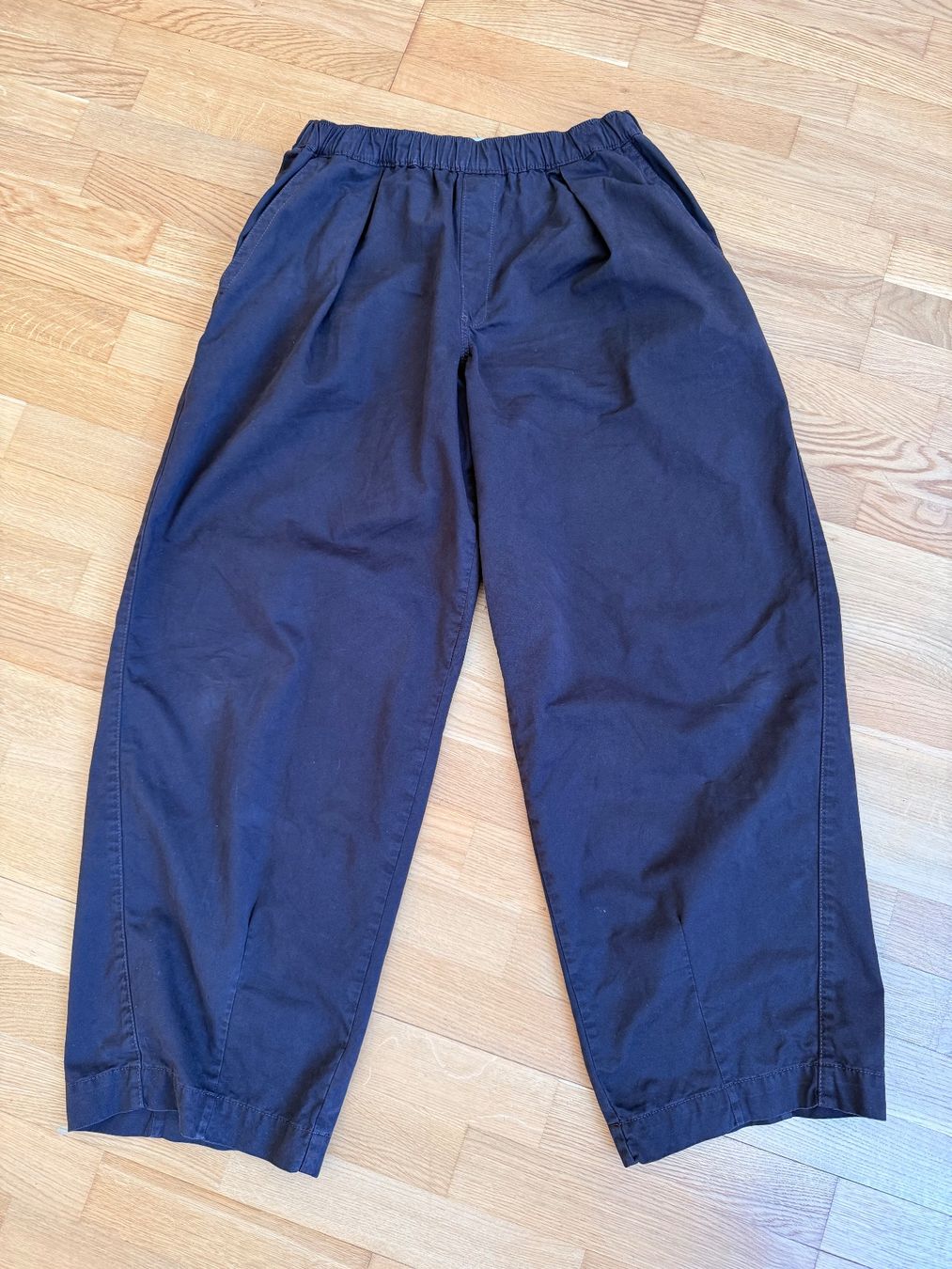 Pantaloni: Braune Baumwoll Ballonhose – Usato da Zürich venduto da Basilou98 4