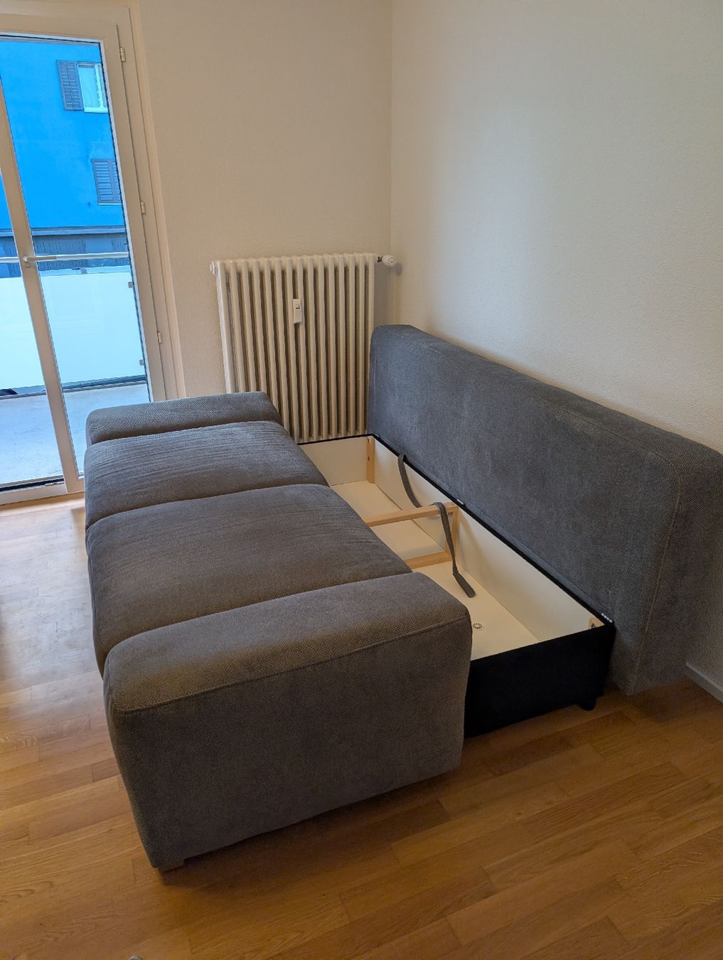 Divani: Schlafsofa, grau, mit Bettkasten, klappbar – Usato da Adliswil venduto da cikali 2