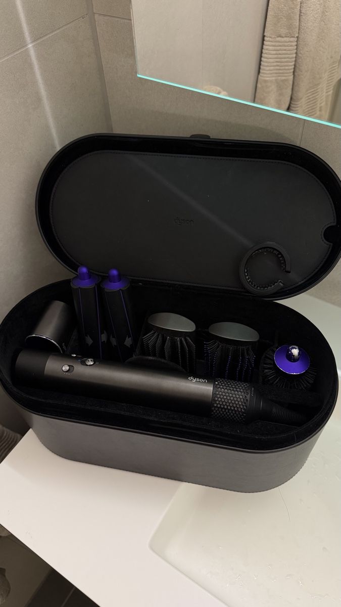 Dyson Asciugacapelli: Dyson Airwrap Complete Set Black/Purple long thick barrels – Usato da Genthod venduto da cha_8vfp