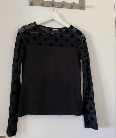 SCHWARZES LANGARMSHIRT MIT PÜNKTCHEN GRÖSSE S