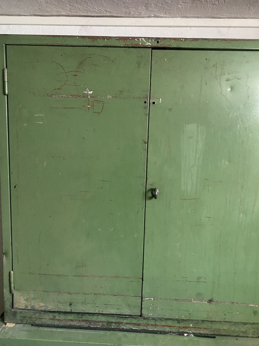 Armoires: Armoire métallique  – D'occasion à Reconvilier par kek2732