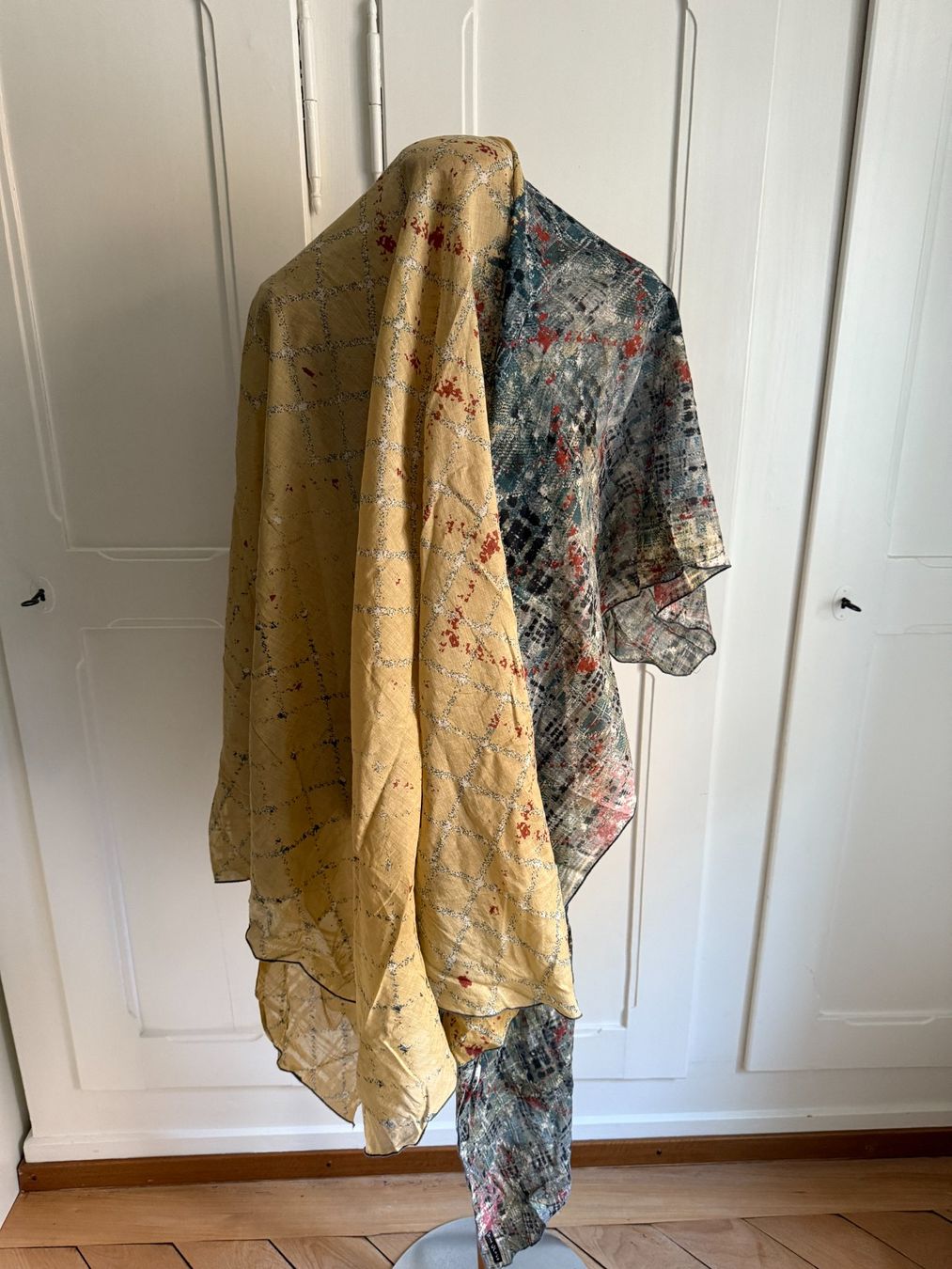Manila Grace Foulards & écharpes: MANILA GRACE - Tuch beige-grau gemustert – D'occasion à Zürich par Diazaio 2