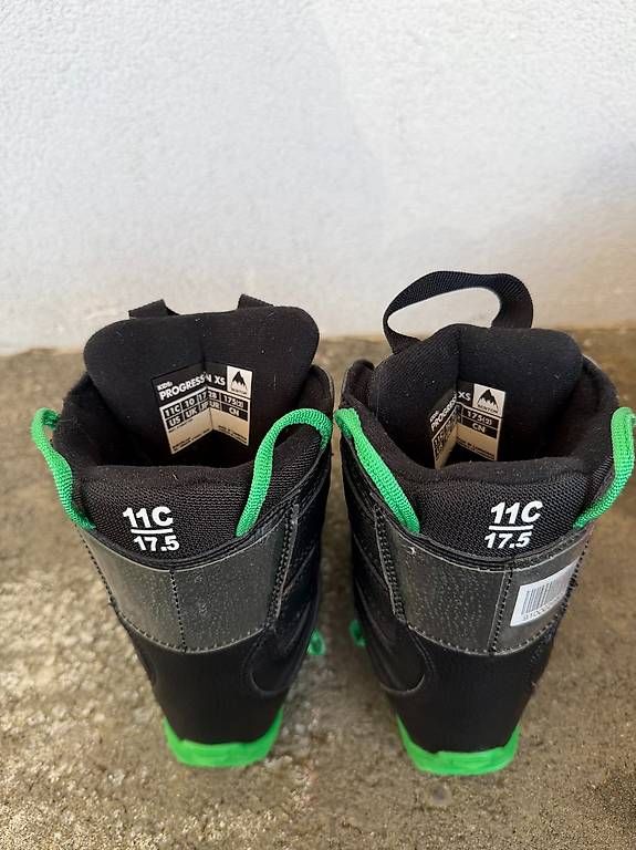 Scarpe per ragazzi: Boots snowboard burton enfant - taille 28 – Usato da Lausanne 27 venduto da Faffine 1