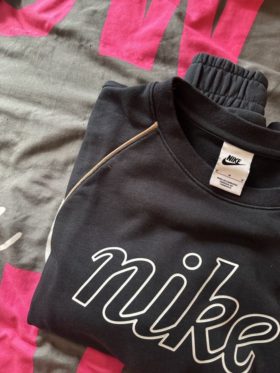 Nike Maglioni & Felpe: Sweat-shirt Nike – Usato da Yvorne venduto da mel_wic 1