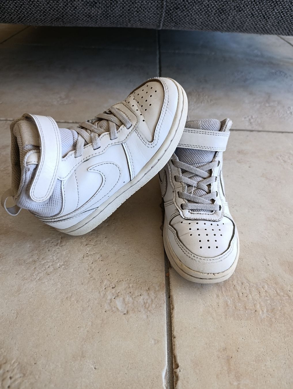 Nike Schuhe für Jungen: BASKETS NIKE CUIR 28  – Gebraucht aus Sierre von shirley04