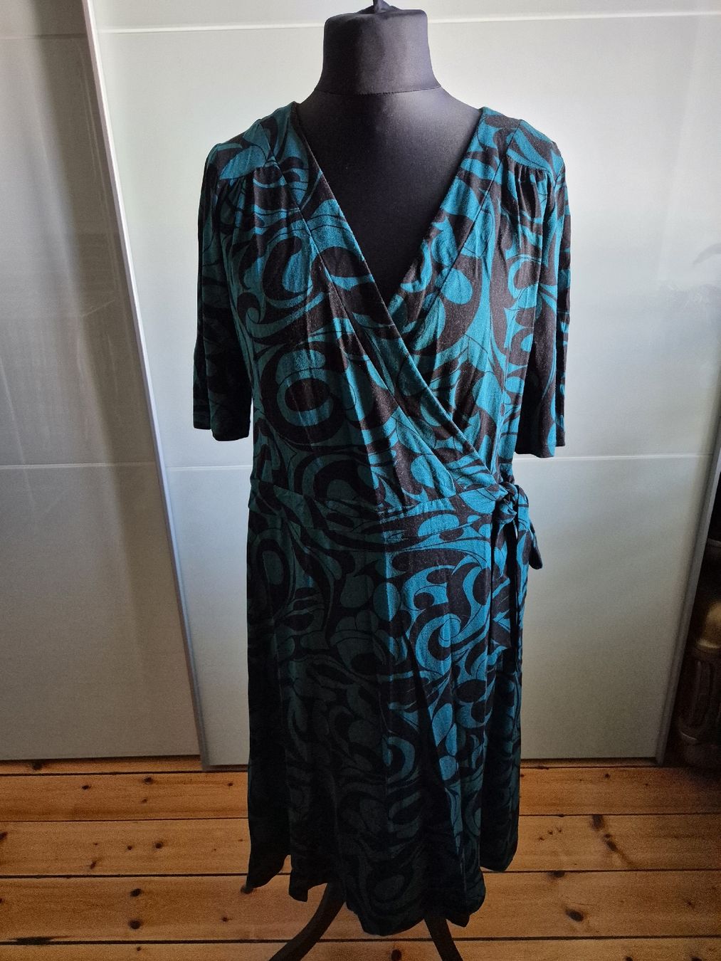 Vestiti: Turquoise & Black Print Wrap Dress – Usato da Carouge GE venduto da Shifty_Shift