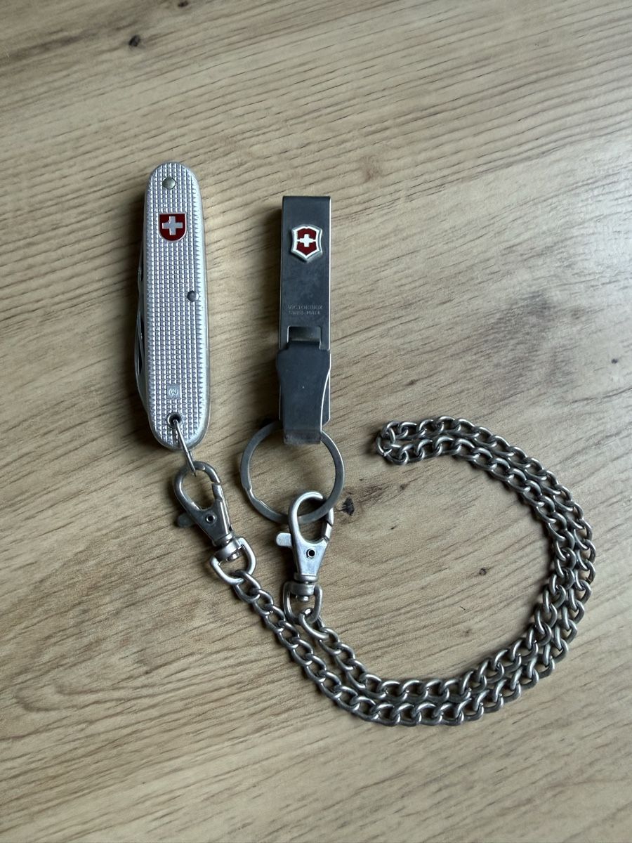 Victorinox Coltelli tascabile: Victorinox Sackmesser 1983 mit Gürtelhalter – Usato da Buch am Irchel venduto da Sweetharth