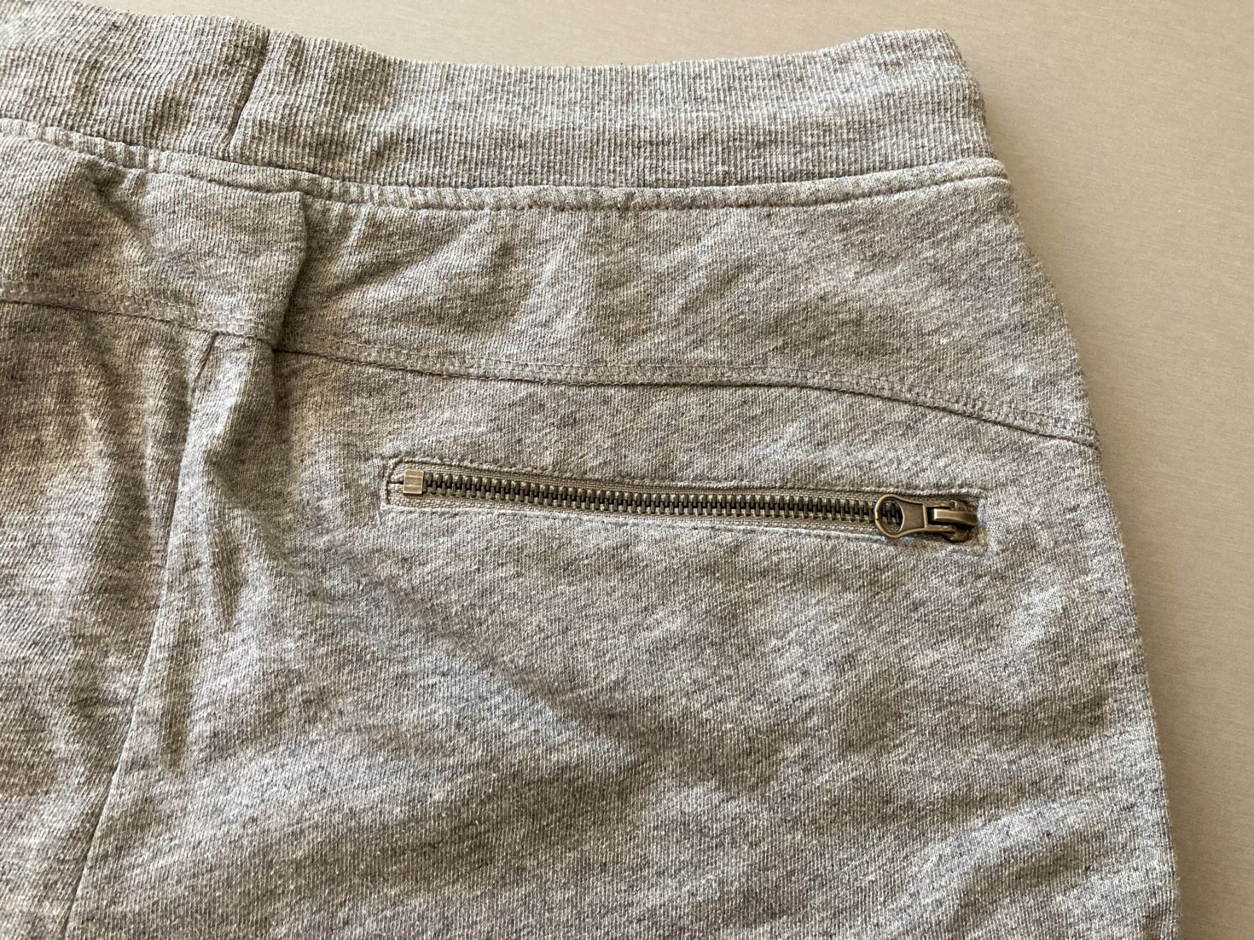 H&M Pantaloni: Shorts grau – Usato da Obfelden venduto da miau68 5
