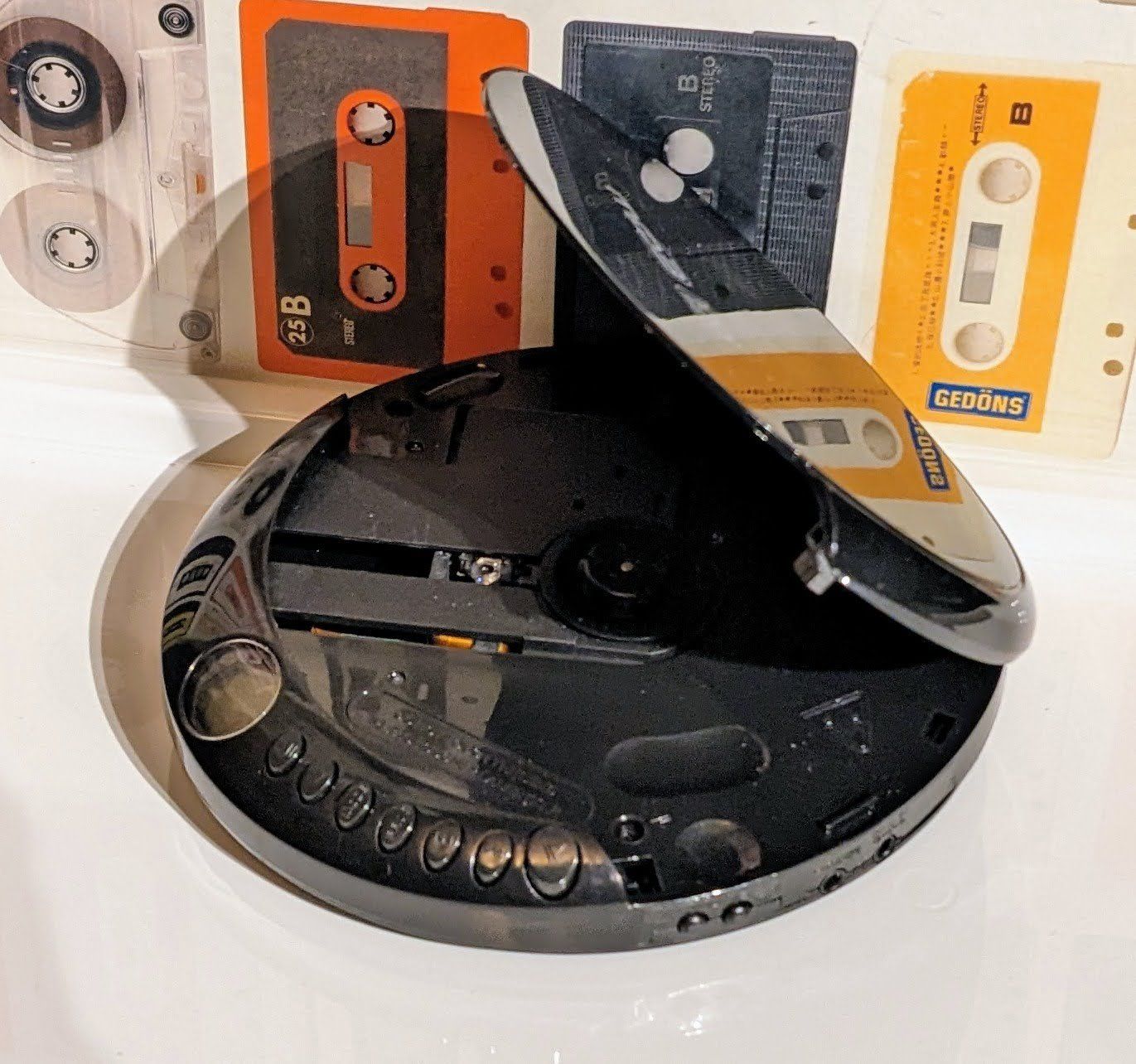 Tragbarer Mediaplayer: NoName CD / MP3 Walkman Discman – Gebraucht aus Zürich von Hecktriebler 1