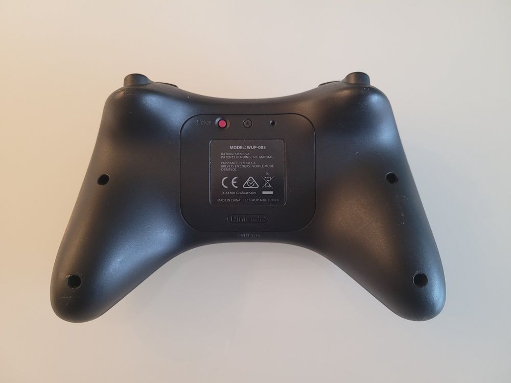 Wii U Pro Controller Original mit Ladekabel Kaufen auf Ricardo