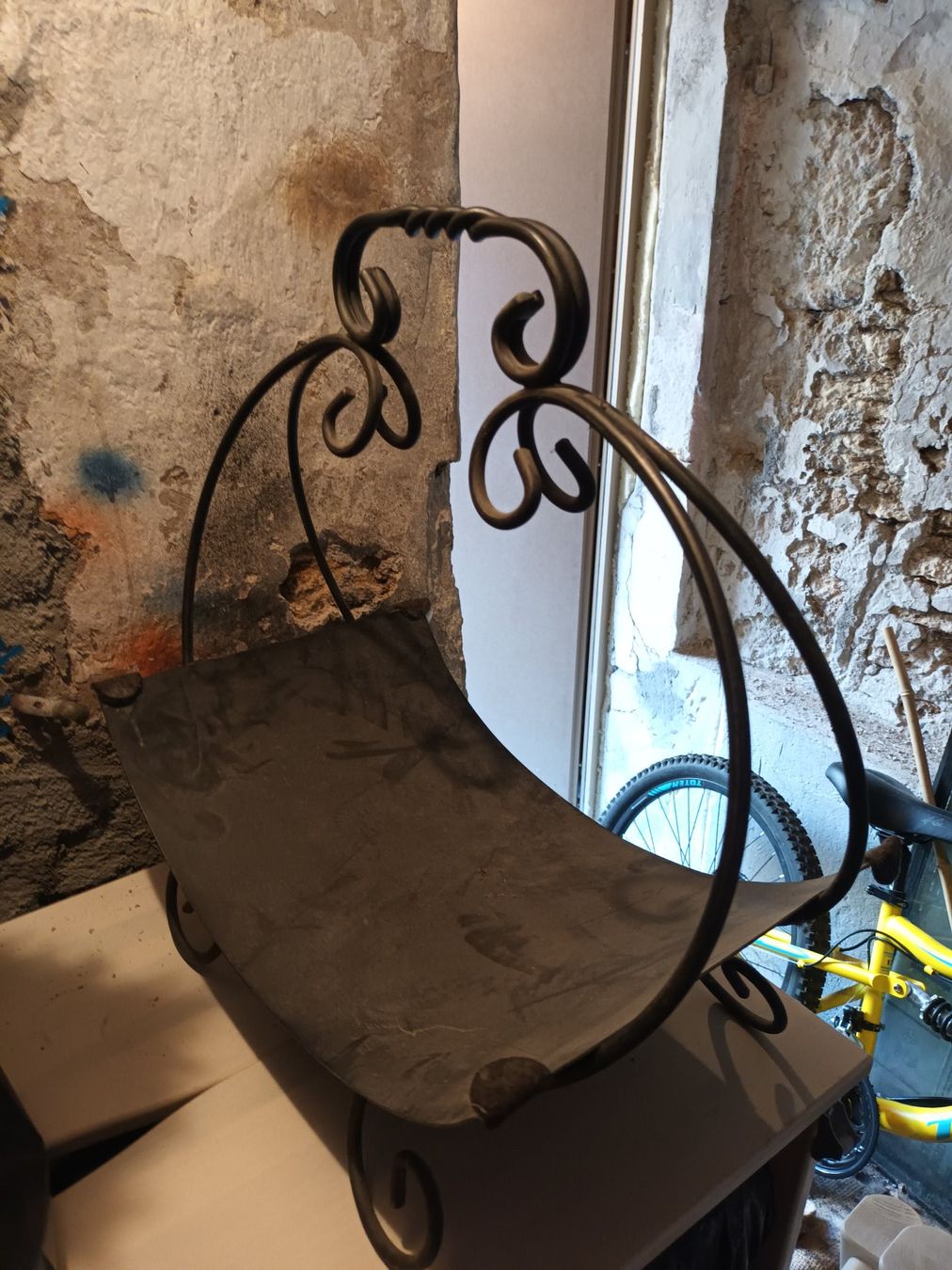 Tutte le decorazioni: Porte-bois pour cheminée – Usato da Bevaix venduto da MD1967