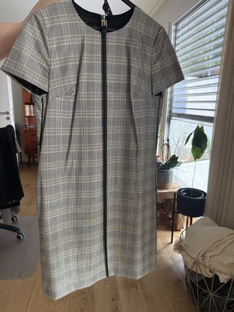 Escada Dress with belt (38)