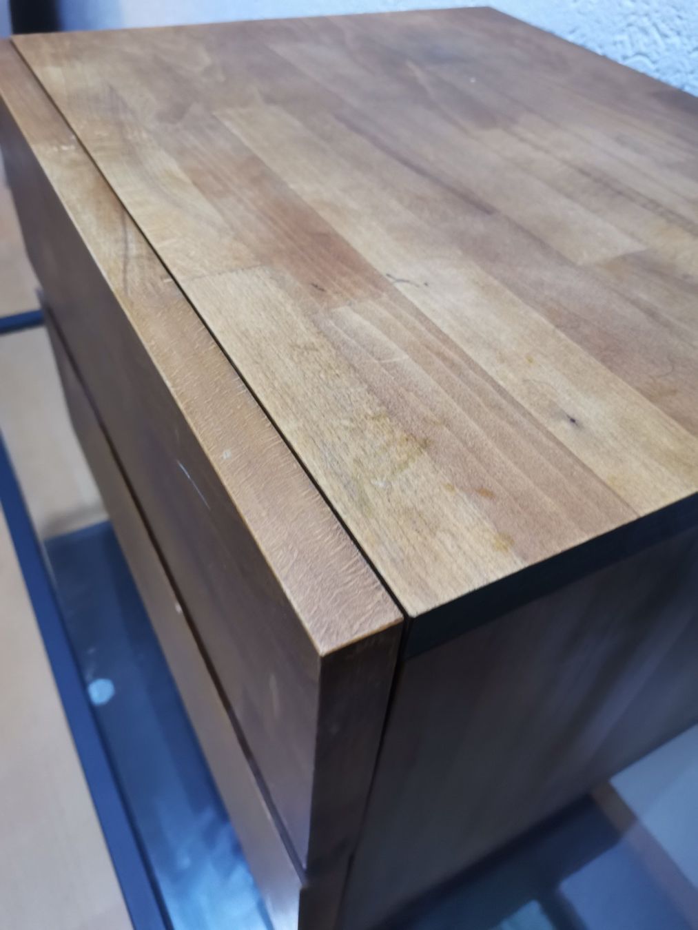 Nachttische: Nachttisch aus massivem Nussbaumholz. – Gebraucht aus Zürich von gre_gw26 2