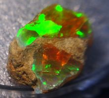 28,5 ct. TOP funkelnder FEUEROPAL!
