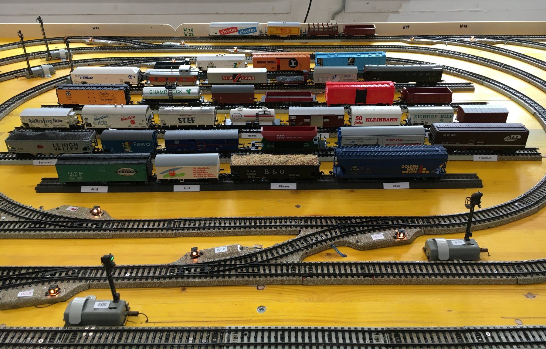 Modelleisenbahnen: Modelleisenbahn Wagensammlung – Gebraucht aus Merligen von Hibou44