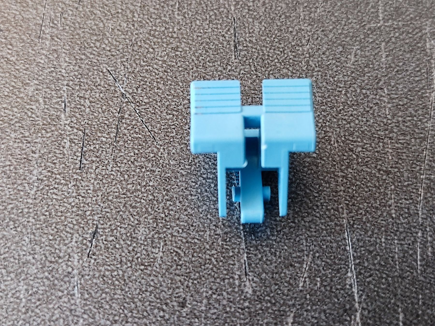Schede madri: Gigabyte PCIe clip hellblau – Usato da Thundorf venduto da Swizzzly