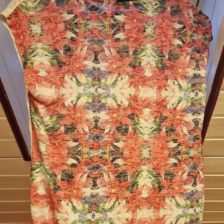T-shirt: Sommerliches T-shirt  – Usato da Riehen venduto da Joloe 1