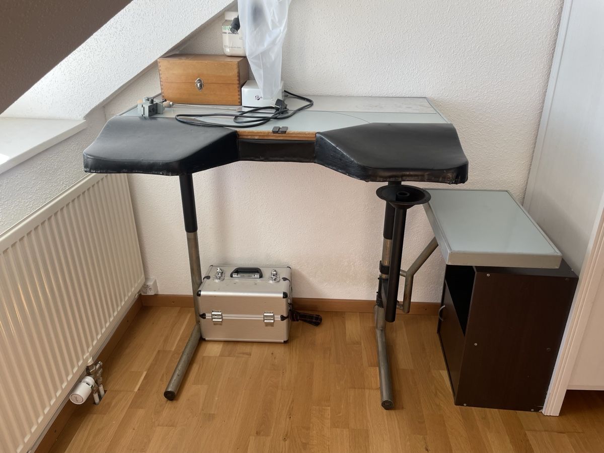 Banchi da lavoro: Établi d’horloger – Usato da Neuchâtel venduto da Mano___la56