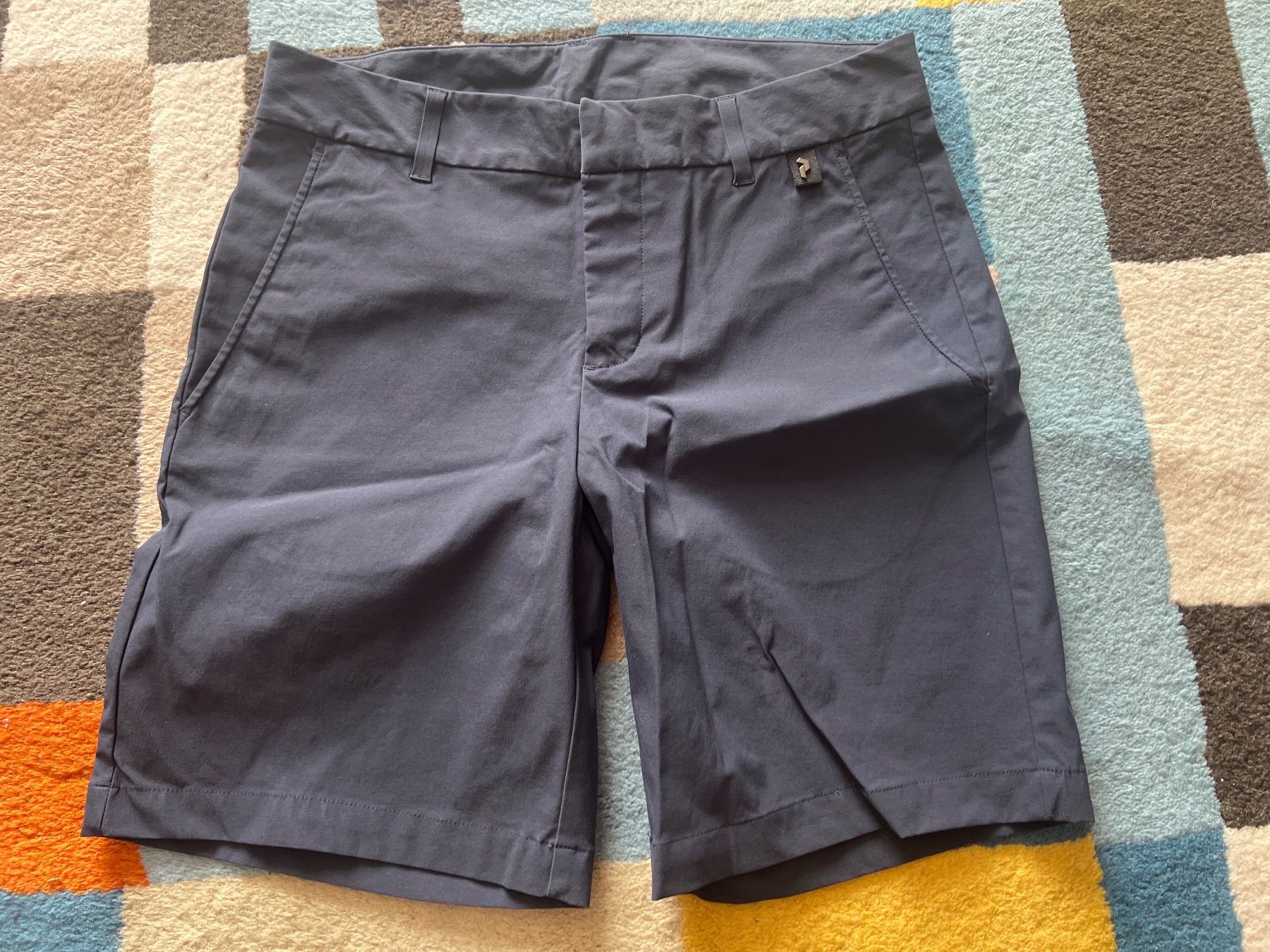 Peak Performance Hosen: Peak Performance Illusion Shorts Damen Gr. 31 dunkelblau – Gebraucht aus Winterthur von britsi