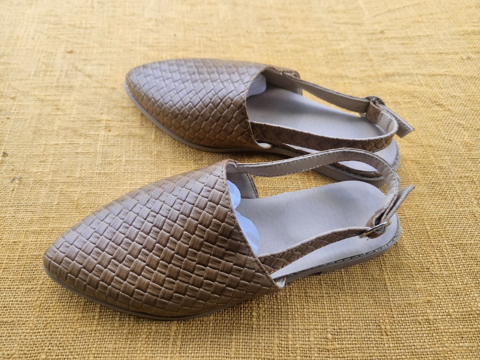 Chaussures femmes: Sandalen beige Gr. 37 – Neuf (Voir description) à Zürich par SarinaE