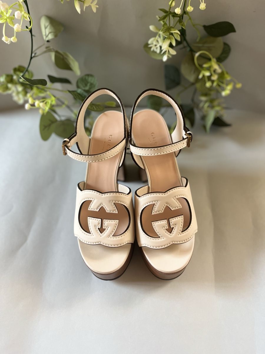 Gucci Scarpe da donna: Gucci Interlocking G Leather Platform Sandals White EU37.5 – Nuovo (secondo la descrizione) da Lausanne venduto da S_luxury 2