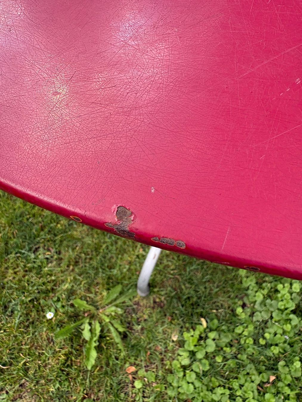 Tische: Runder alter Gartentisch aus Metall – Gebraucht aus Winterthur von reg_ld2g 5