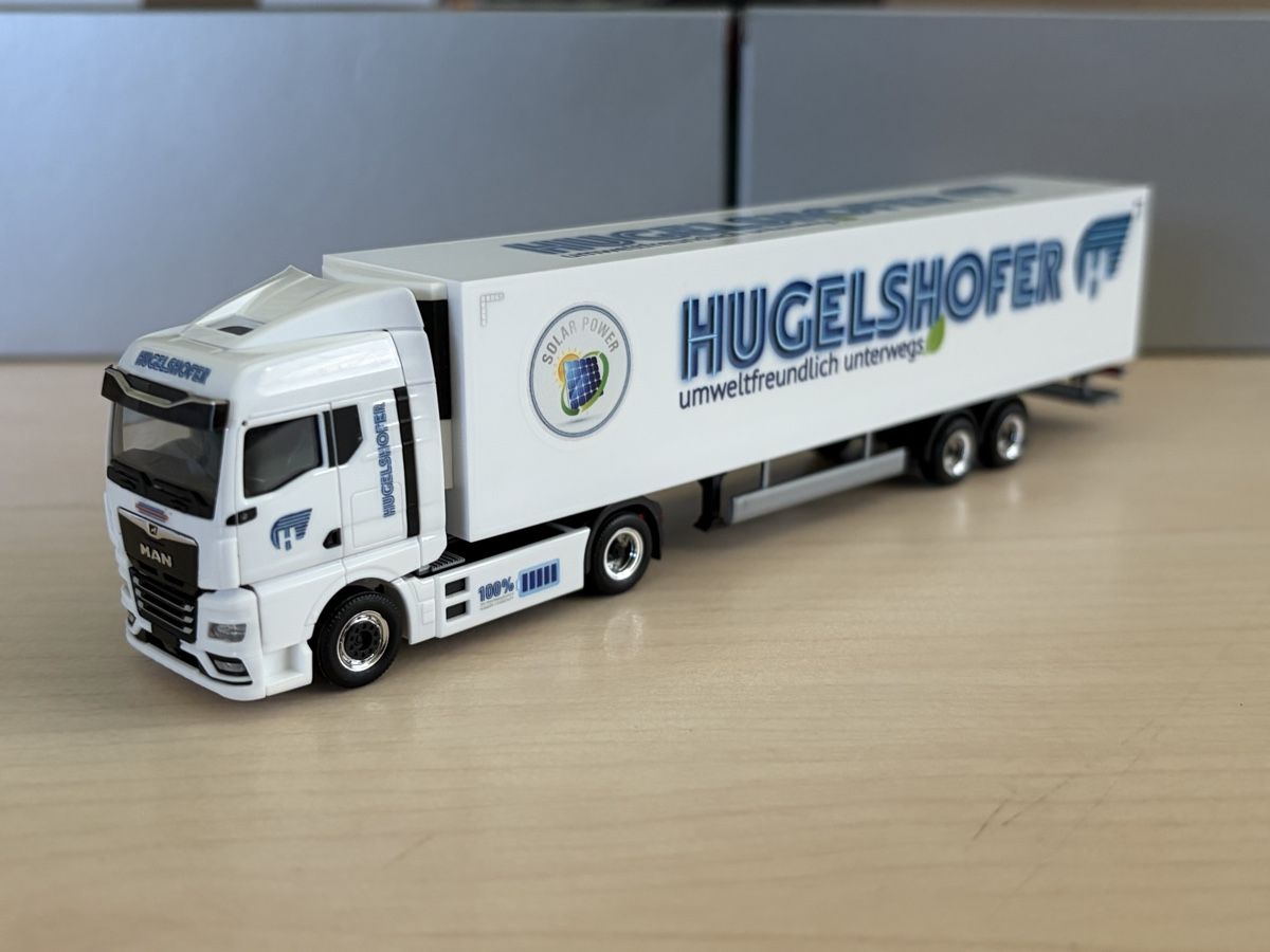 Herpa Modellini d'auto: MAN eTGX Hugelshofer  – Nuovo e nell'imballaggio originale da Felben-Wellhausen venduto da Mobil01