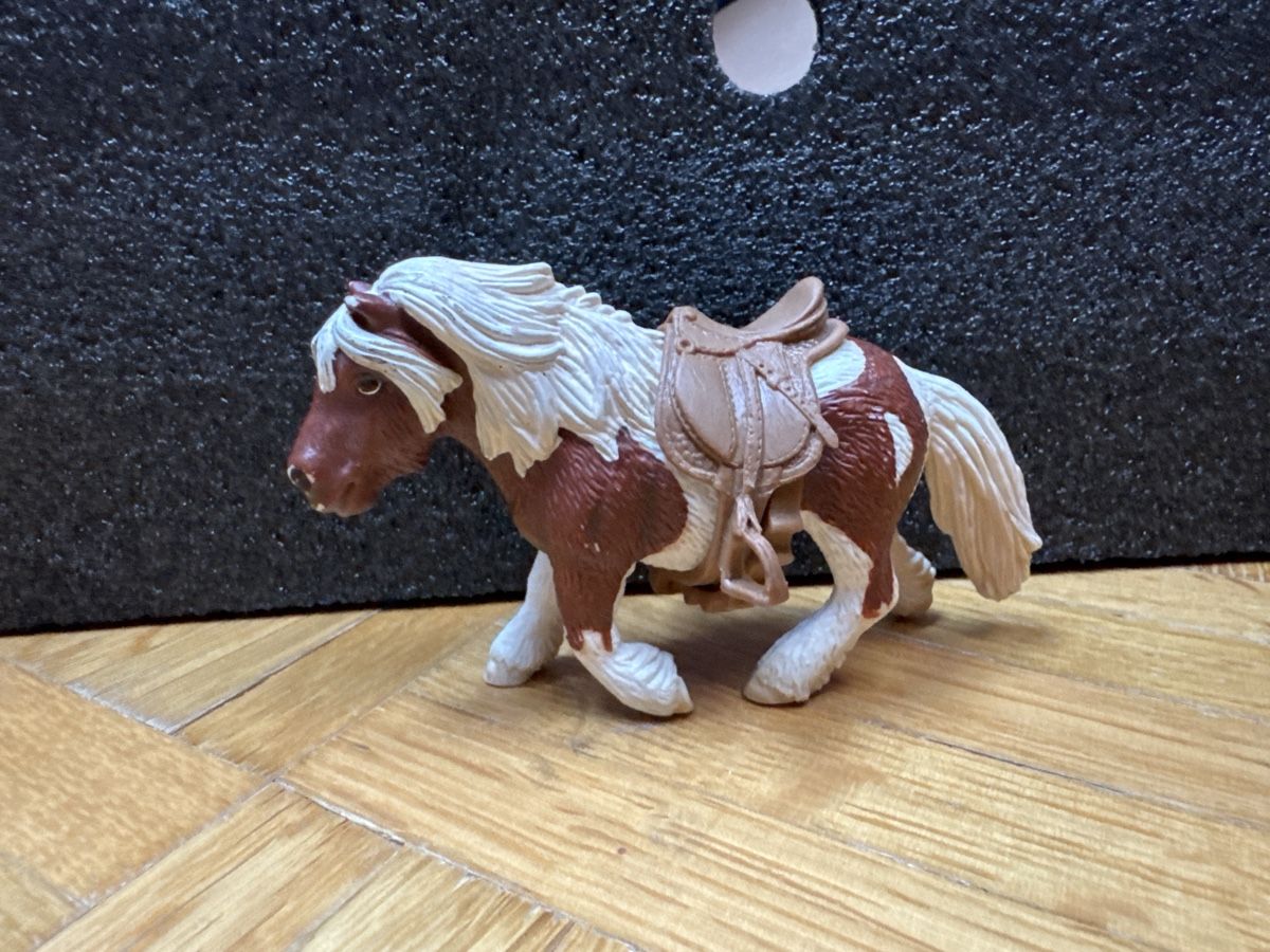 Schleich Statuette: Schleich Pony mit Sattel – Usato da Umiken venduto da hope2008