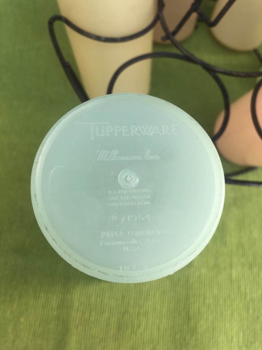 Tupperware Contenitori & Simili: Tupperware Becher Set mit Halter - Vintage 1954 – Usato da Zürich venduto da nickee888 1