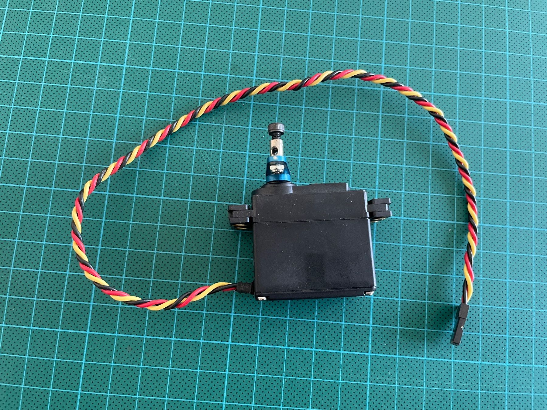 Telecomando: Hitec HS-5925MG Standard Servo – Usato da Worb venduto da asdf9876 1