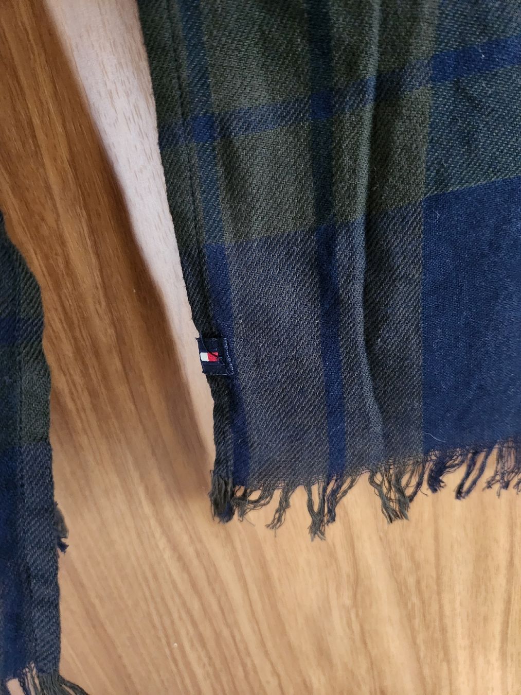 Tommy Hilfiger Sciarpe: Écharpe carreaux bleu vert Tommy Hilfiger  – Usato da Niedergösgen venduto da Eva2410 4