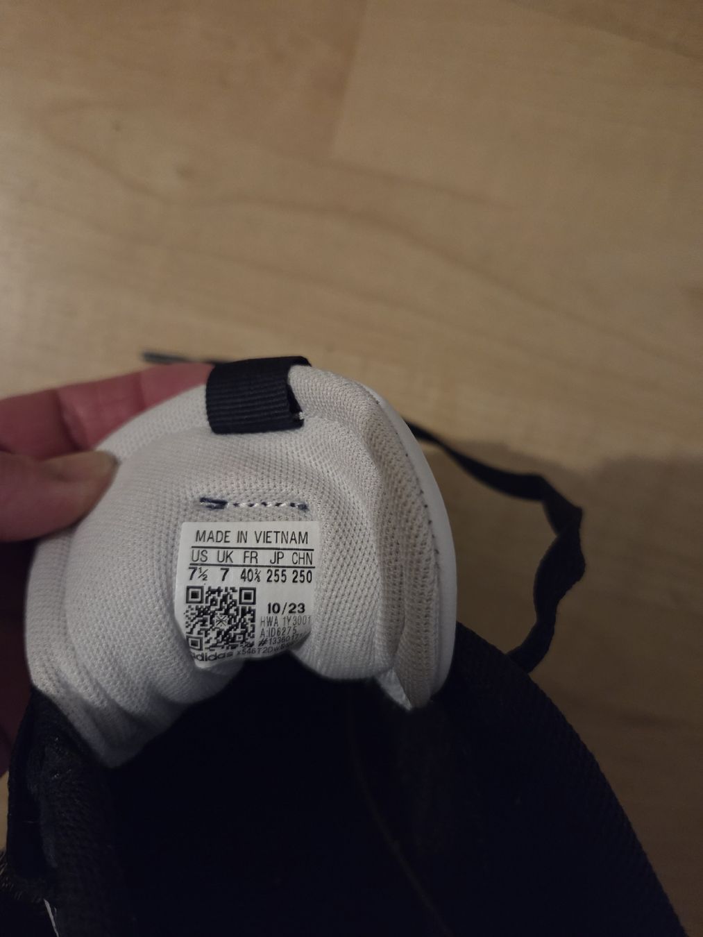 Adidas Herrenschuhe: Adidas Sneaker, Grösse 40 2/3 – Gebraucht aus Eiken von maa_yq6r 1
