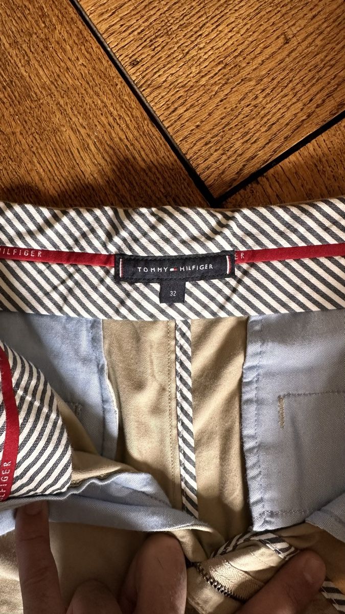 Tommy Hilfiger Pantaloni: Tommy Hilfiger Short Gr 32 – Nuovo (secondo la descrizione) da Basel venduto da aym_9yvr 2