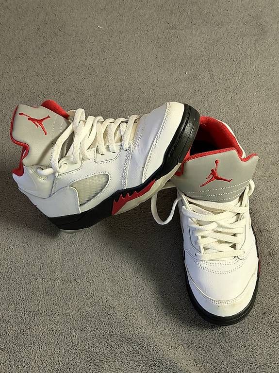 Scarpe per ragazzi: Chaussures Nike Air Jordan 5. Taille 33 – Usato da Montreux venduto da DMtop