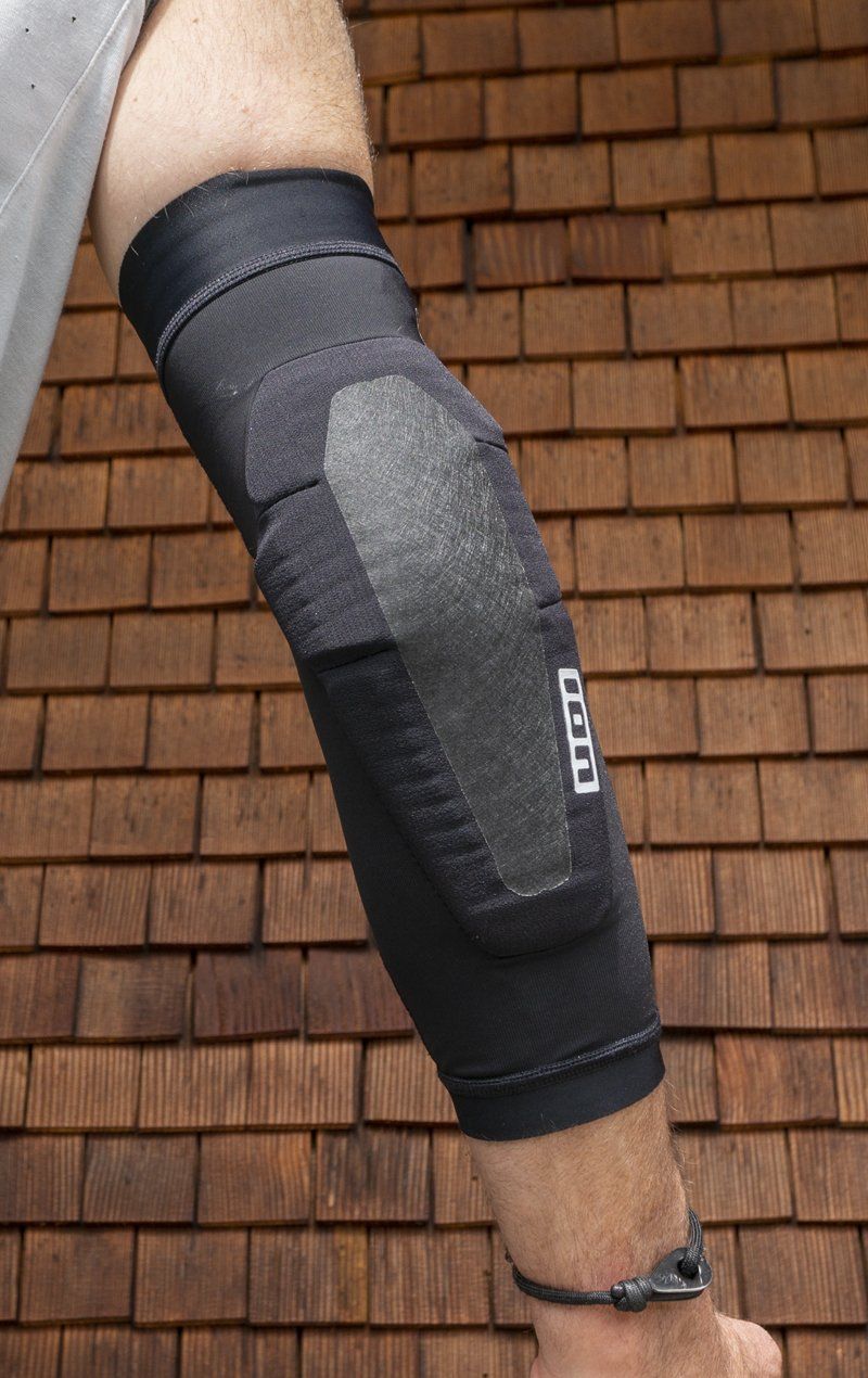 Schutz & Schoner: Ellbogenschoner Bike ION E-Sleeve AMP – Neu und originalverpackt aus Giswil von isearch