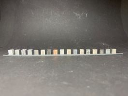 Elementwürfelset: 17 Würfel 1x1x1cm mit Gravur + Aluplatte